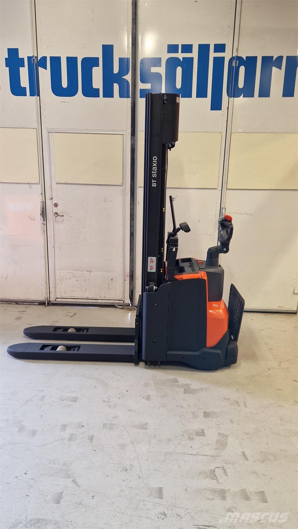 Toyota SWE140L Samopogonski ročni viličarji
