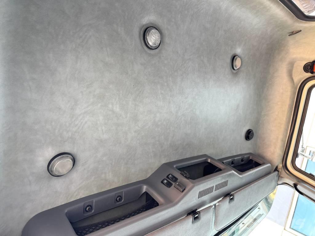 Mack GU713 Razstavljivi tovornjaki z žičnimi dvigali