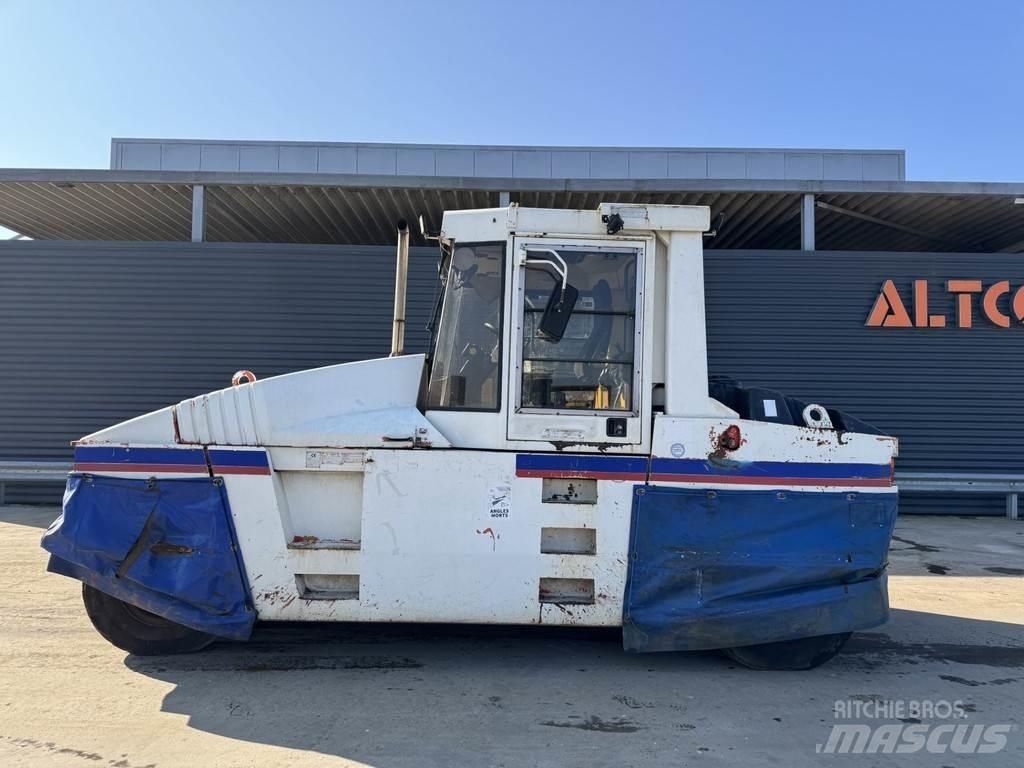 CAT PS-300B Kolesni valjarji s pnevmatikami