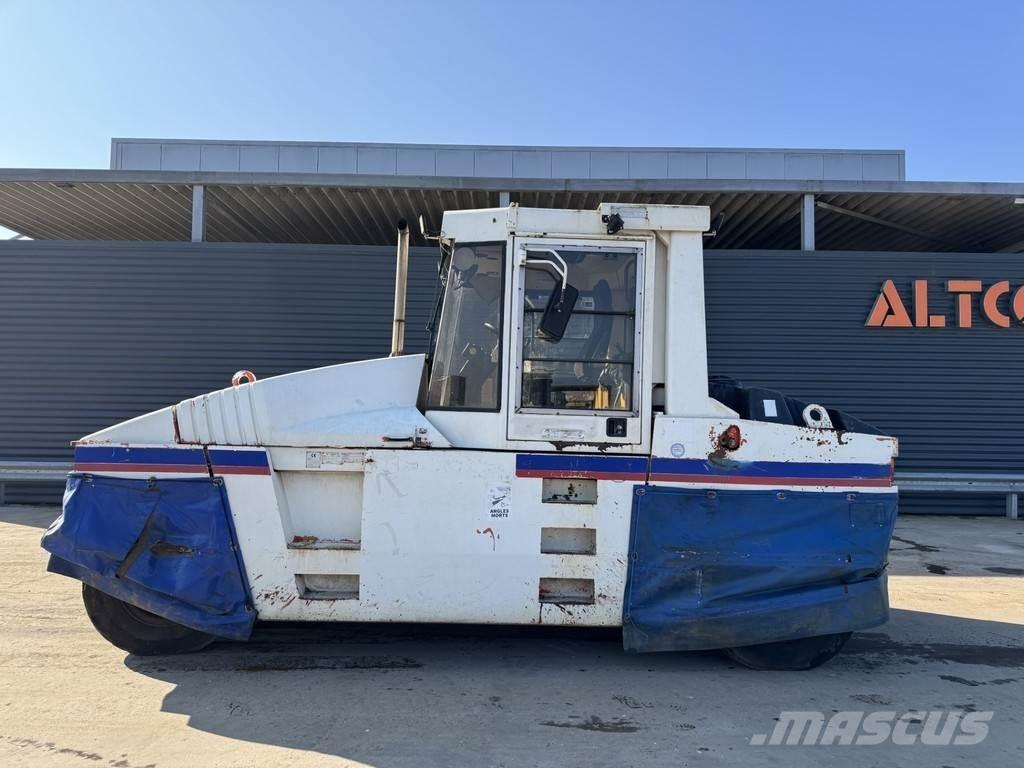 CAT PS-300B Kolesni valjarji s pnevmatikami