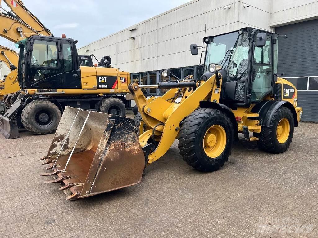 CAT 908M Kolesni nakladalci