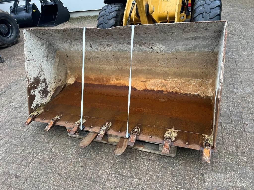 CAT 908M Kolesni nakladalci
