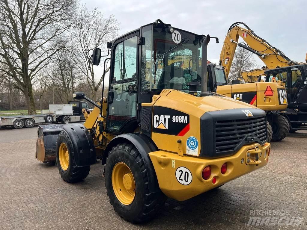 CAT 908M Kolesni nakladalci