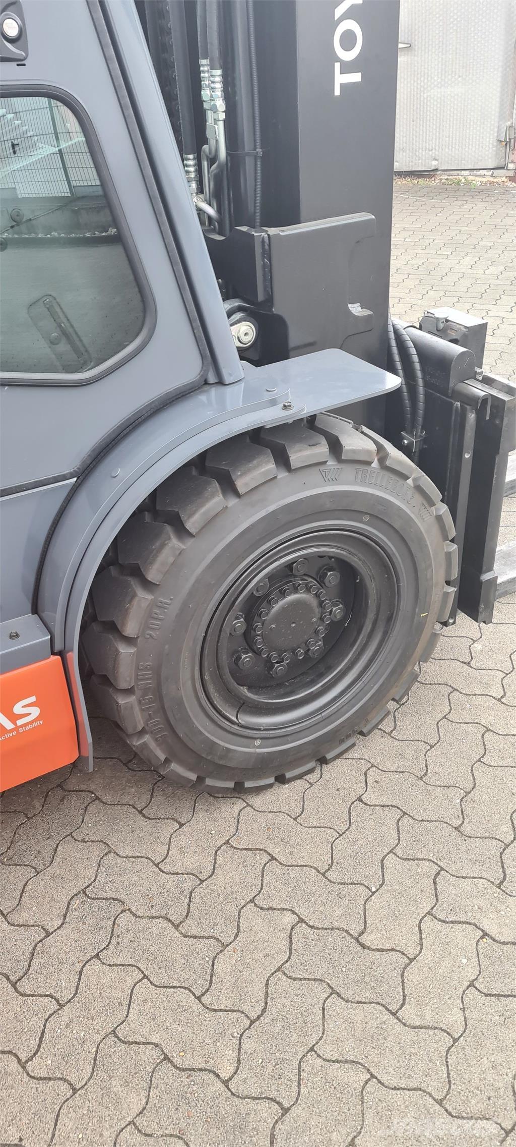 Toyota 40-8FD50N Dizelski viličarji