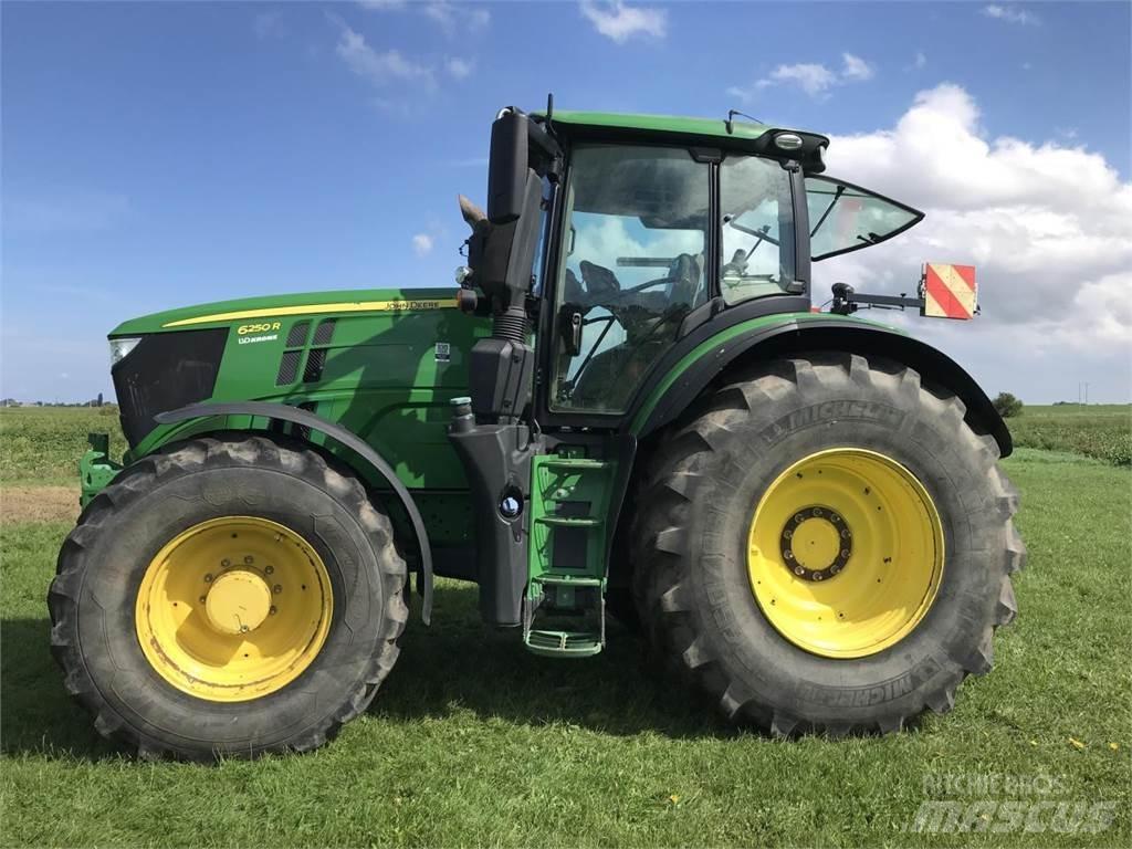John Deere 6250R Traktorji