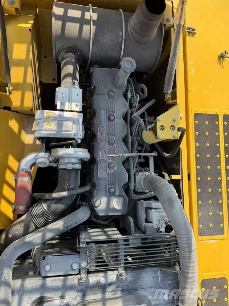 Komatsu 220-8 Bagri goseničarji
