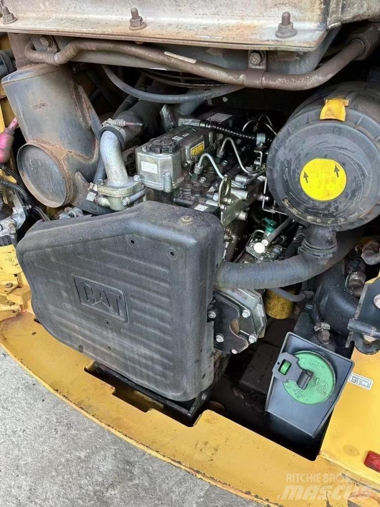 CAT 246 C Skid steer mini nakladalci
