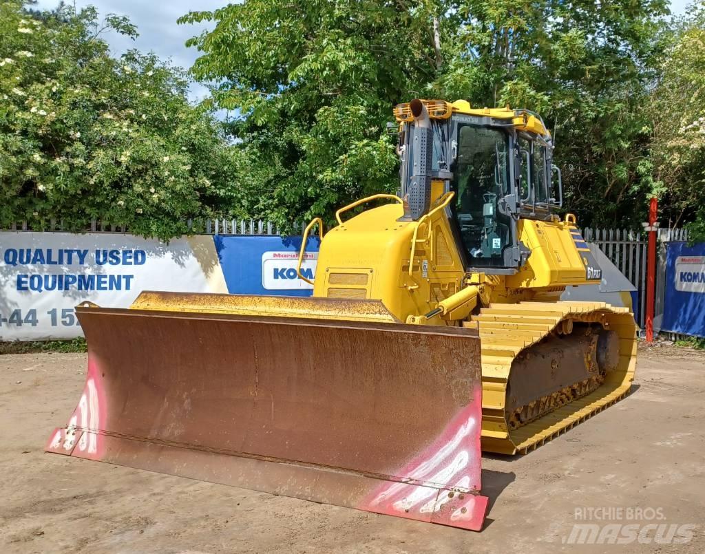 Komatsu D61PXi-24E0 Buldožerji goseničarji