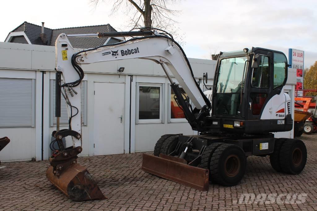 Bobcat E 55 W Bagri na kolesih