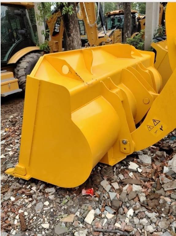 Komatsu WA 320-5 Kolesni nakladalci
