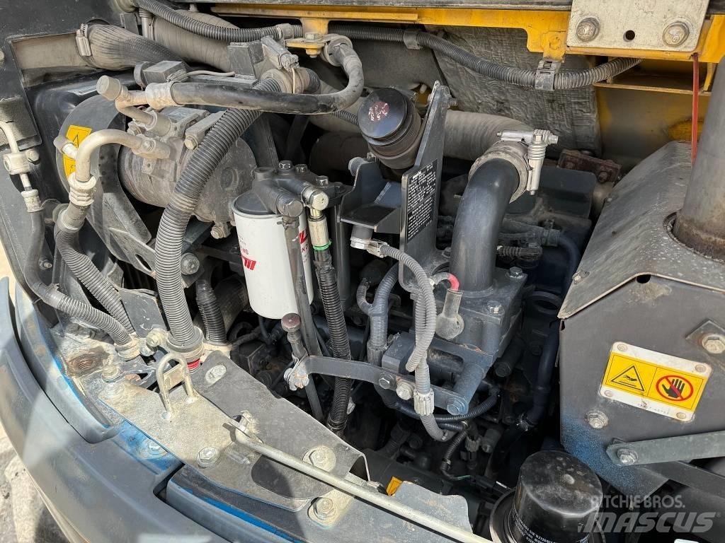 Komatsu PW 98 MR-8 Bagri na kolesih