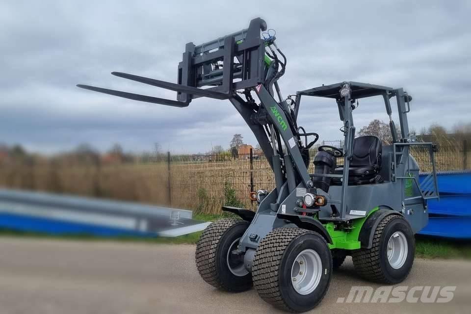 WCM L2316 und L2416 Čelni nakladalci in kopači