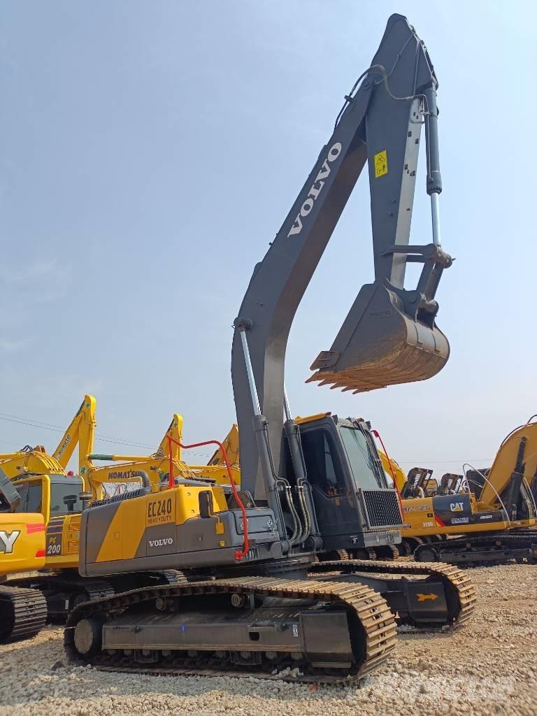 Volvo EC 240 Bagri goseničarji