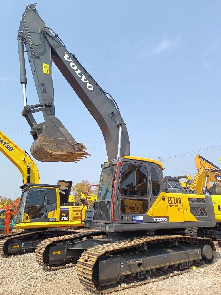 Volvo EC 240 Bagri goseničarji