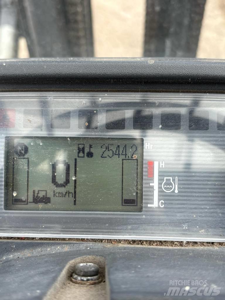 CAT DP 25 NT Dizelski viličarji