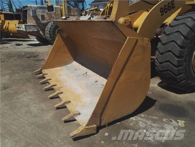 CAT 966 E Kolesni nakladalci