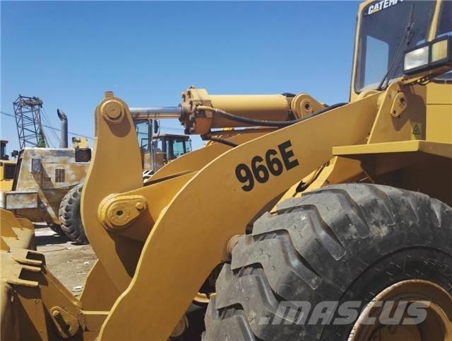CAT 966 E Kolesni nakladalci