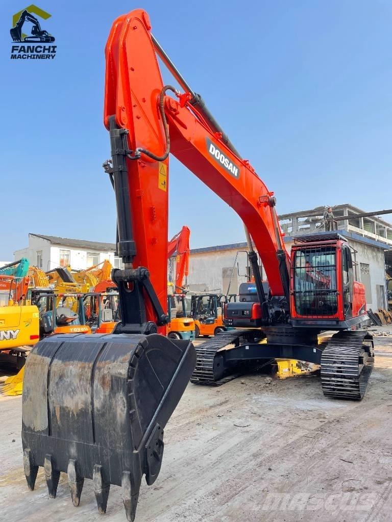 Doosan DX 300 LCA Bagri goseničarji