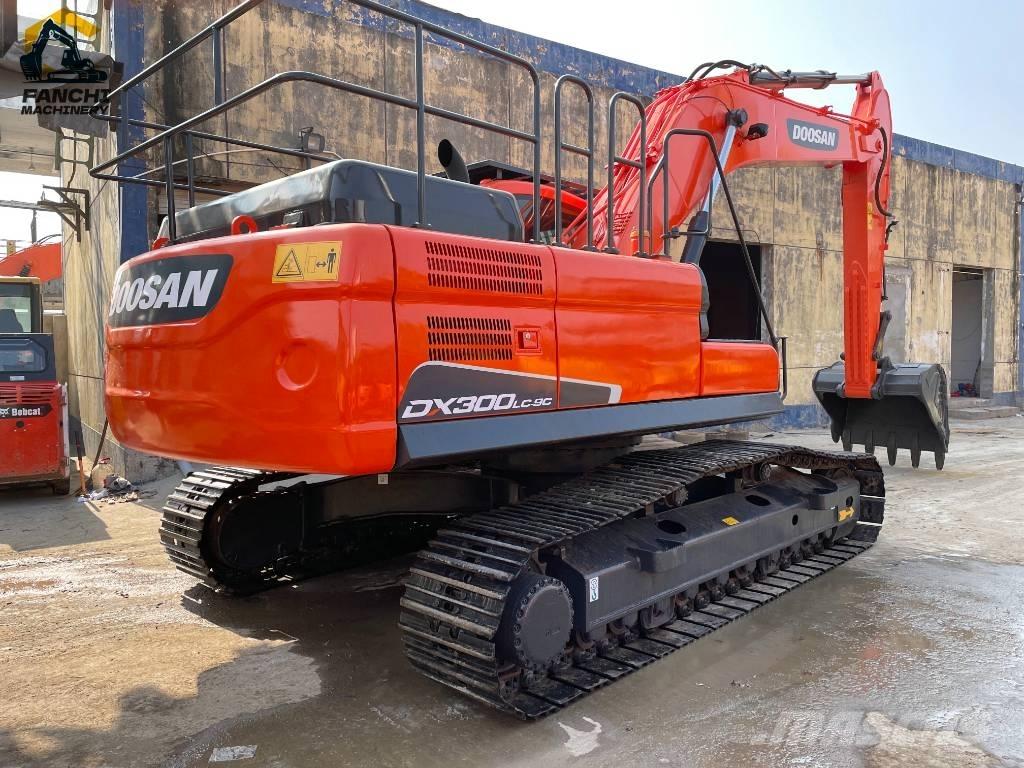 Doosan DX 300 LCA Bagri goseničarji