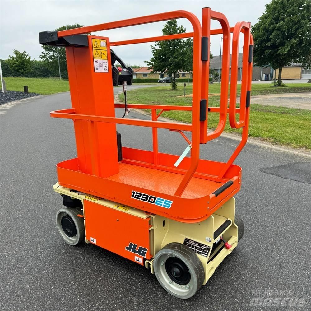 JLG 1230 ES Vertikalna dvigala