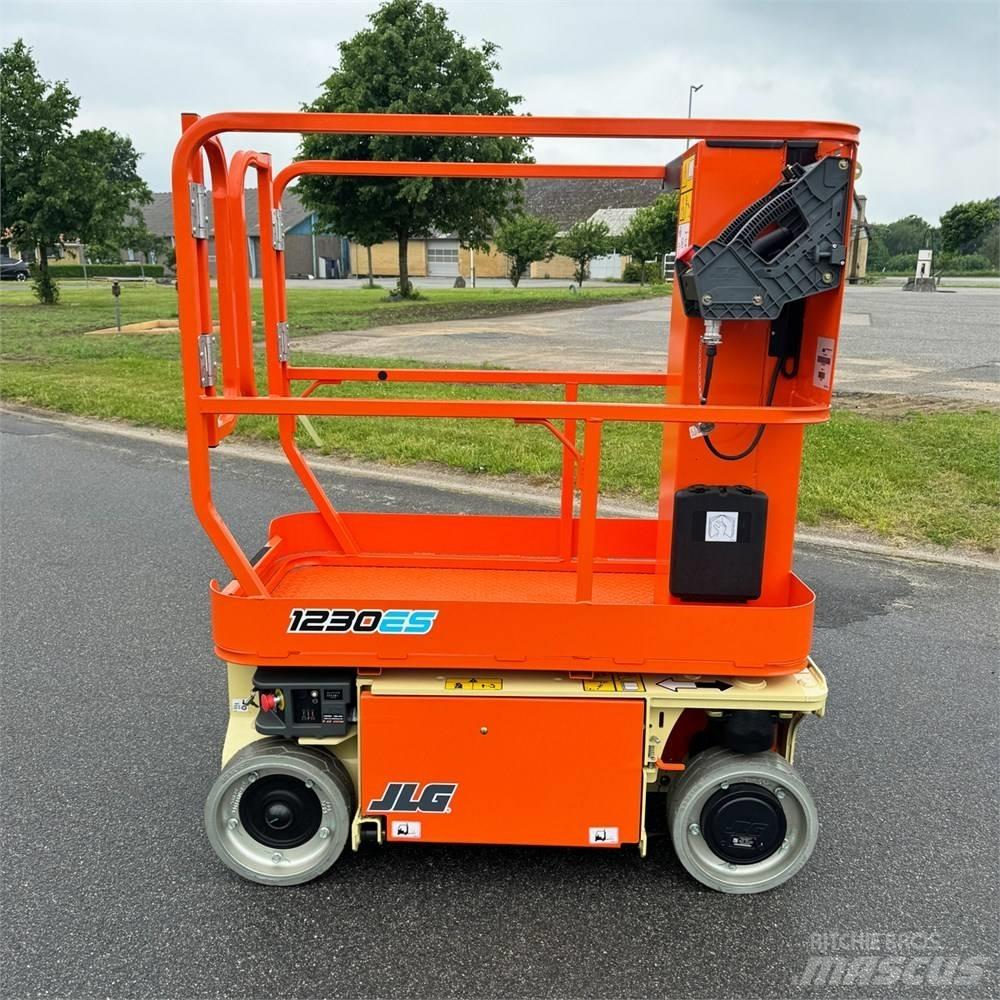JLG 1230 ES Vertikalna dvigala