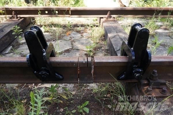  Rail carrying tongs Vzdrževanje železnic