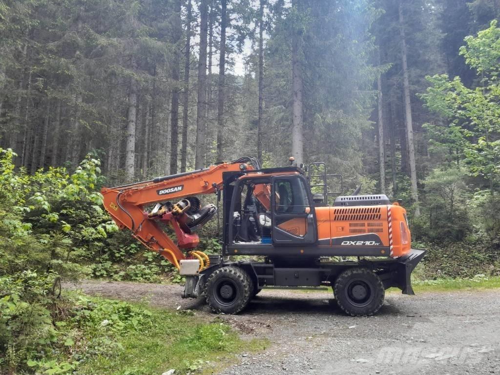 Doosan DX 210 W Bagri