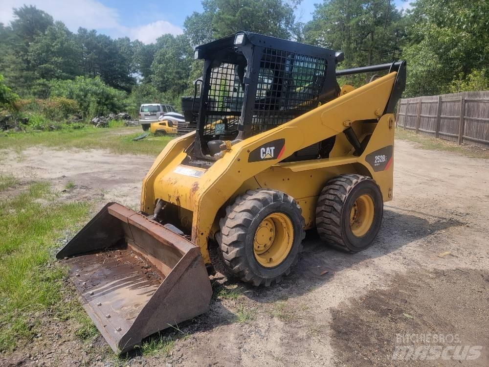 CAT 252 B 3 Skid steer mini nakladalci