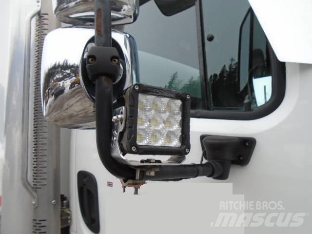 Freightliner M2 106 Tovornjaki zabojniki