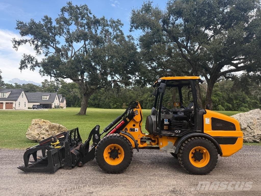 JCB 407 Kolesni nakladalci