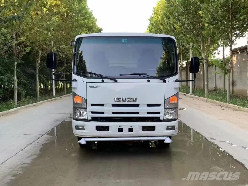 Isuzu ELF 4x2 Tovornjaki za vodo
