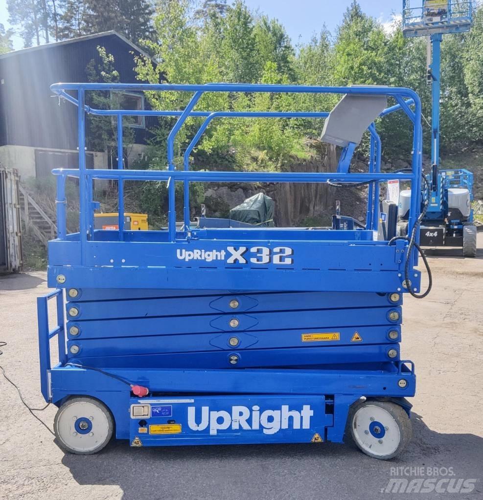 UpRight X32N Škarjaste dvižne ploščadi