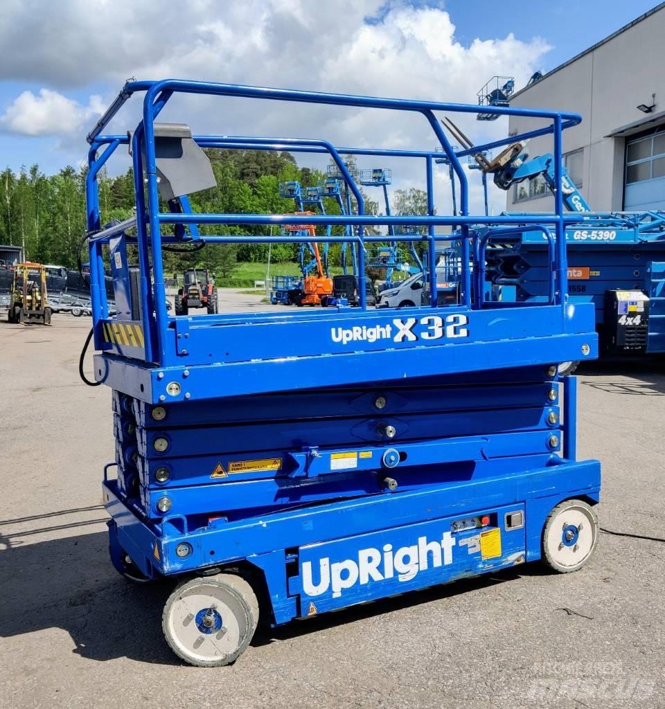 UpRight X32N Škarjaste dvižne ploščadi