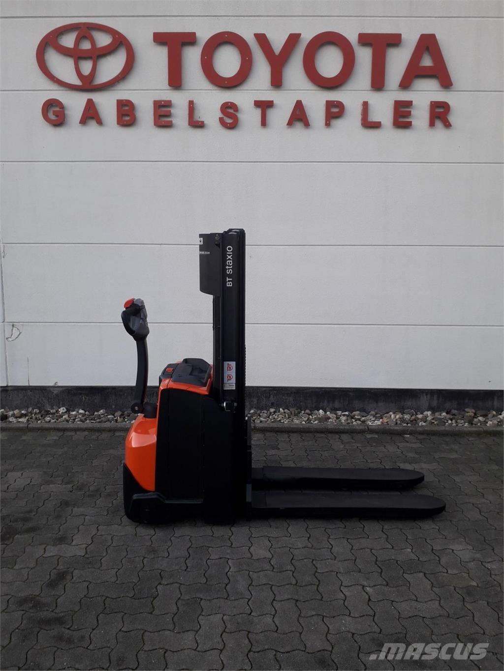 Toyota SWE120 Samopogonski ročni viličarji