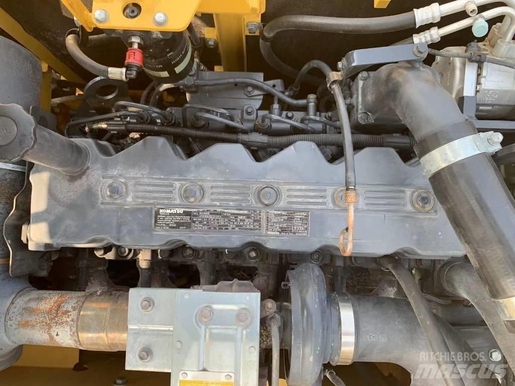 Komatsu PC 220-8 Midi bagri 7t – 12t