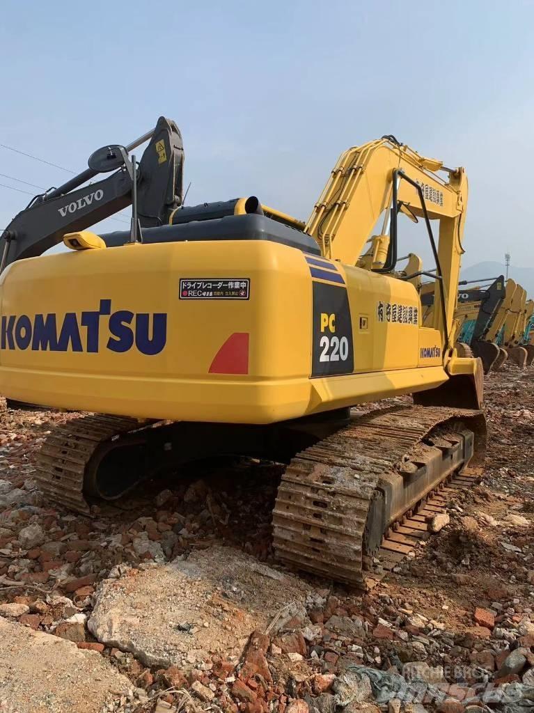 Komatsu PC 220-8 Midi bagri 7t – 12t