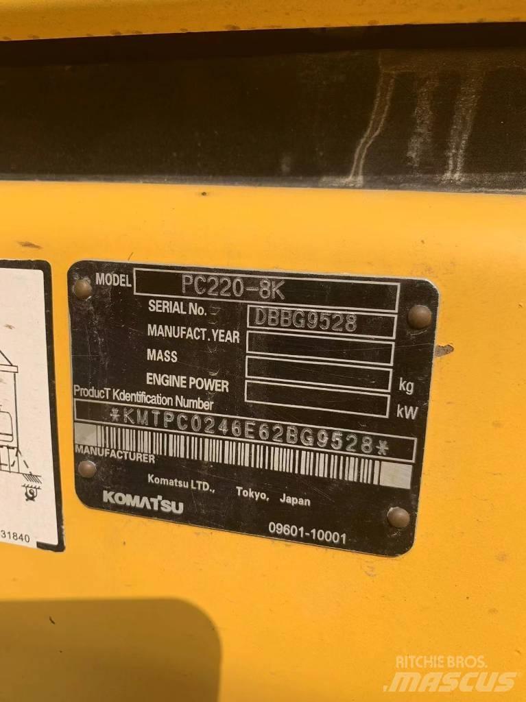 Komatsu PC 220-8 Midi bagri 7t – 12t