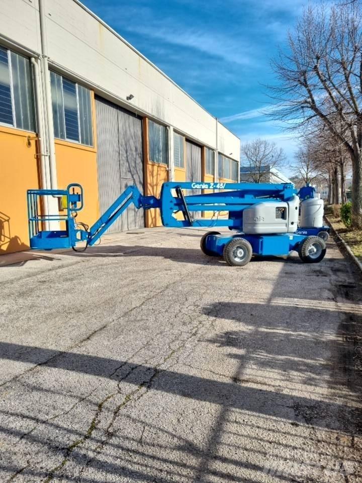 Genie Z45/25DCJ Zglobne dvižne ploščadi