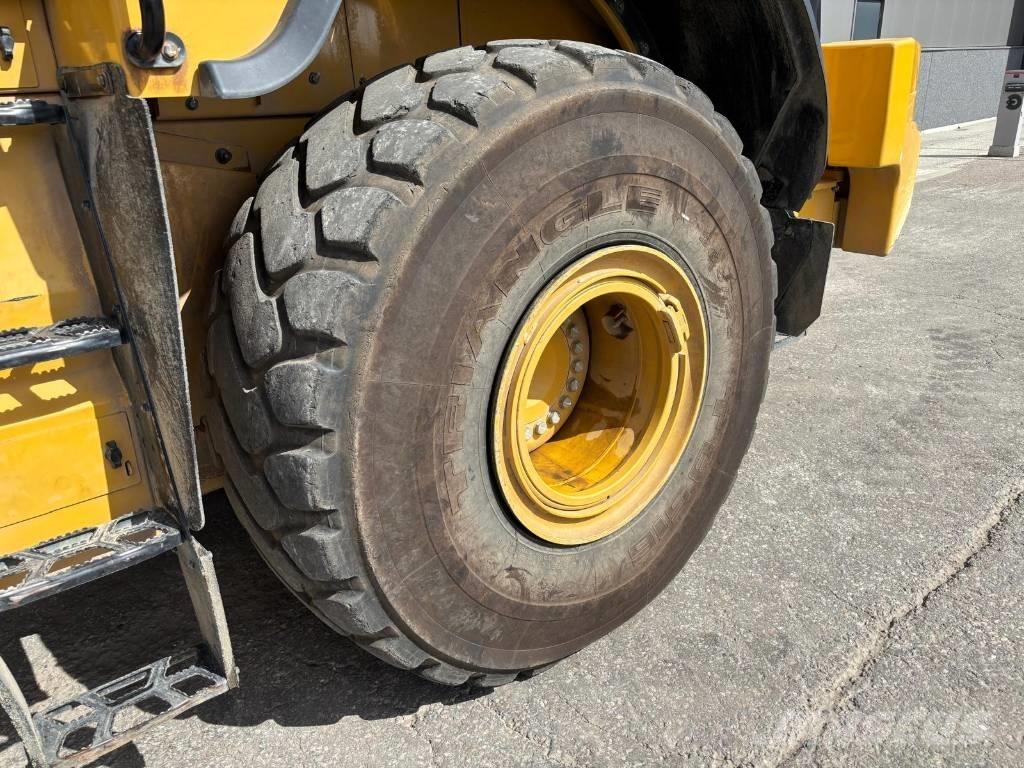 CAT 972 M XE Kolesni nakladalci