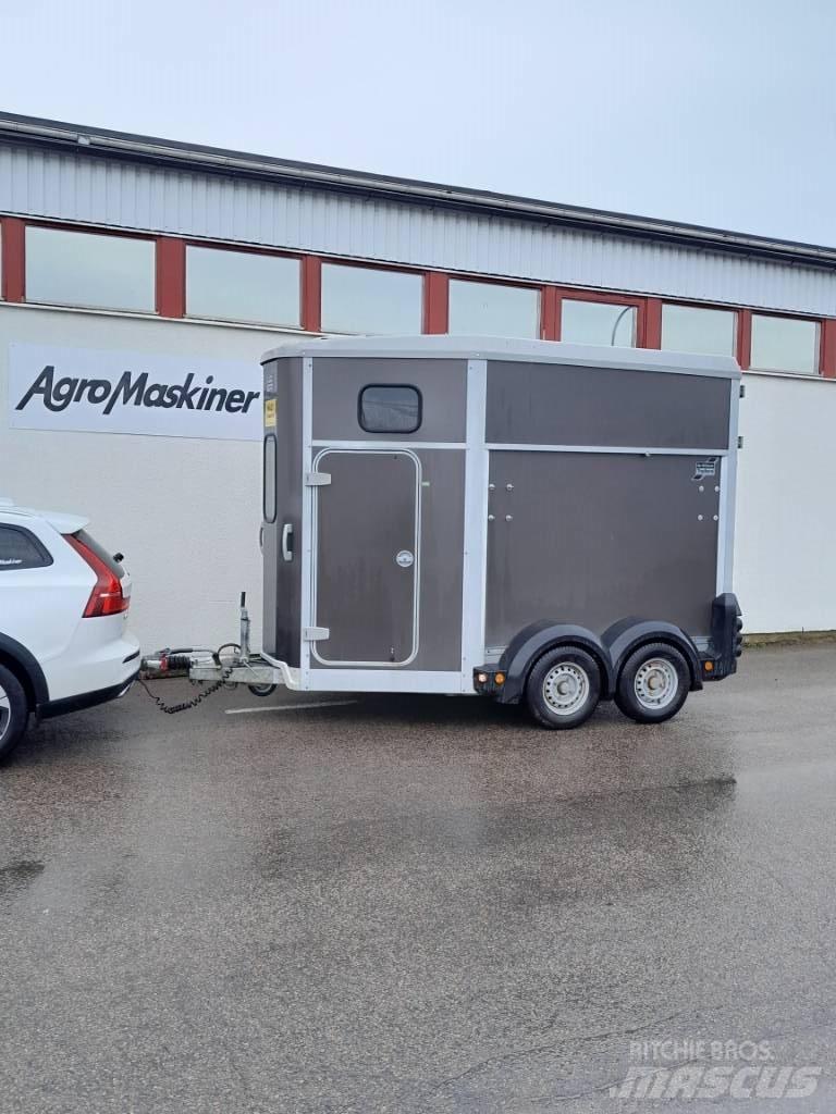 Ifor Williams HB 506 Prikolice za prevoz živine