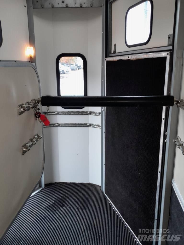Ifor Williams HB 506 Prikolice za prevoz živine