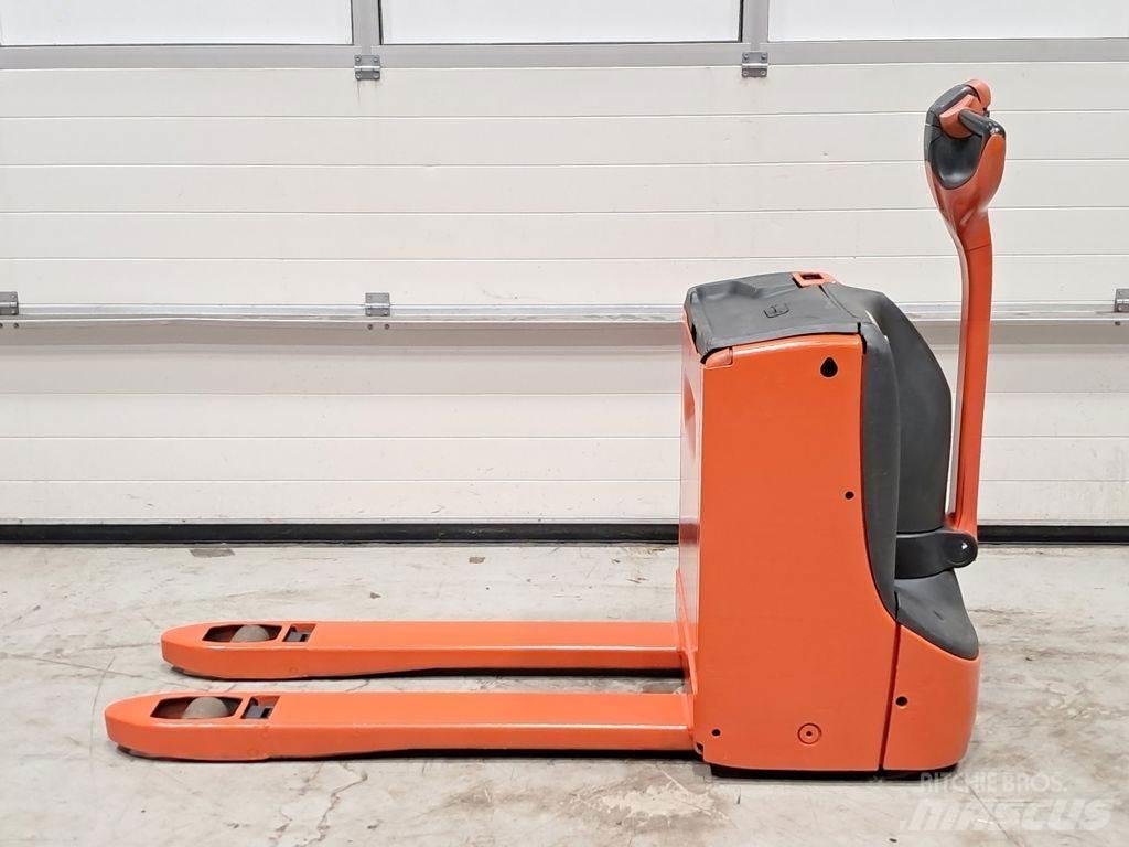 Linde T16 Električni nizko dvižni viličar