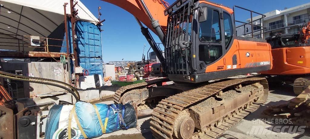 Doosan DX 300 LC Bagri goseničarji