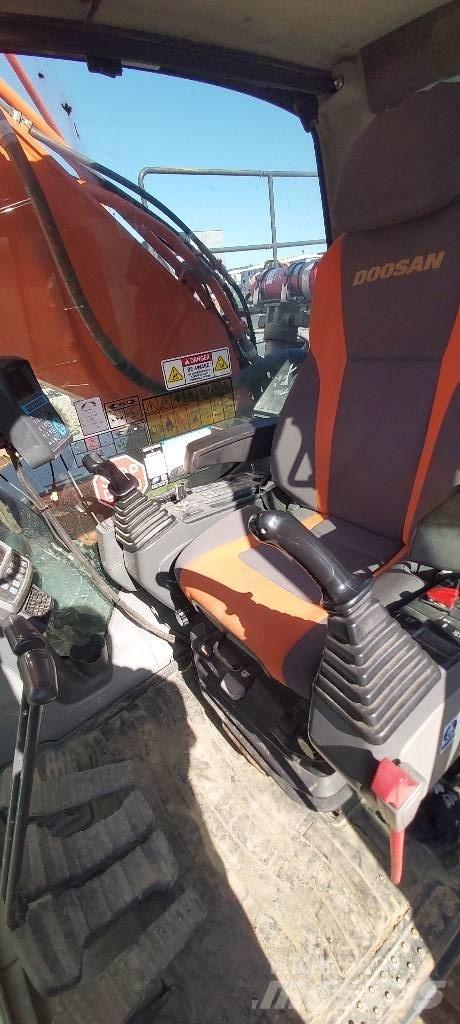 Doosan DX 300 LC Bagri goseničarji