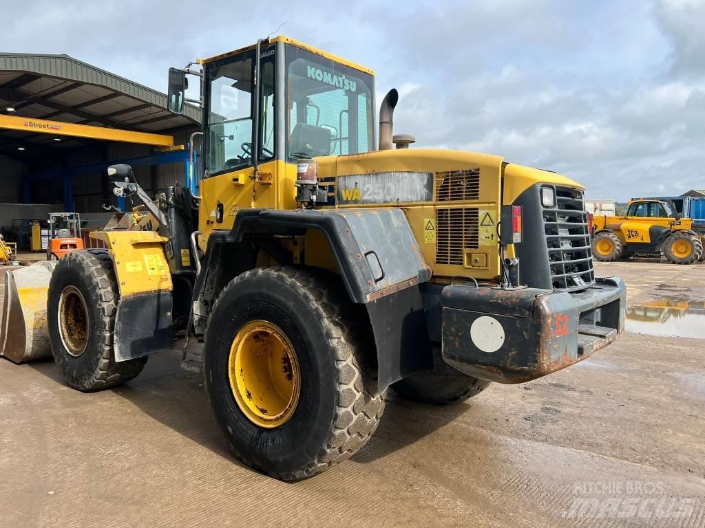 Komatsu WA 250-5H Kolesni nakladalci