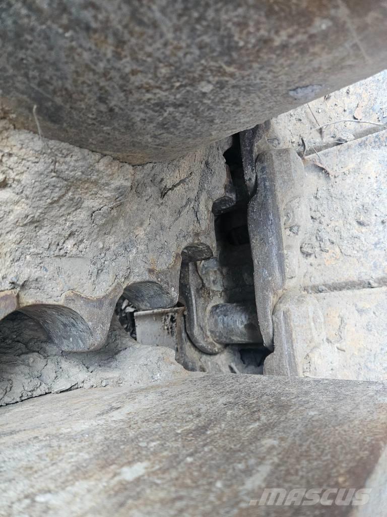 Hyundai Robex 300 LC Bagri goseničarji