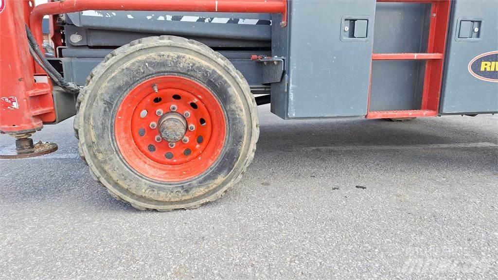 SkyJack 8841RT Škarjaste dvižne ploščadi