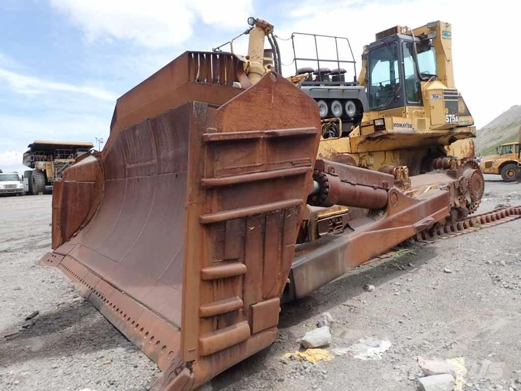 Komatsu D 575 A-3 Buldožerji goseničarji