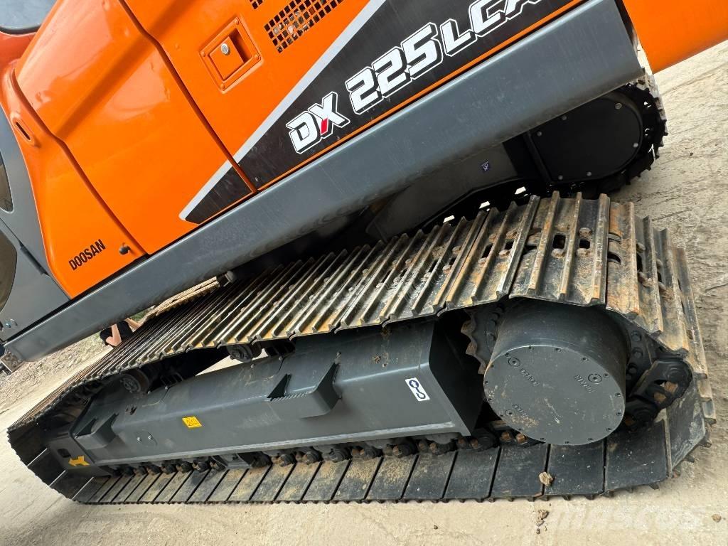 Develon DX 225 LCA Midi bagri 7t – 12t