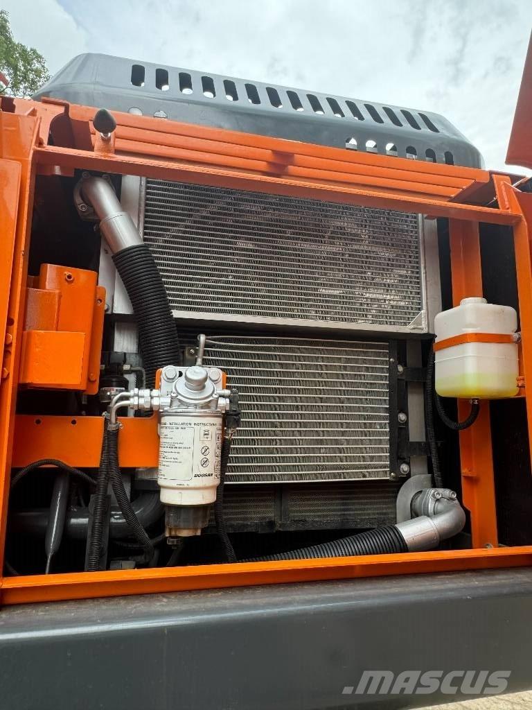 Develon DX 225 LCA Midi bagri 7t – 12t